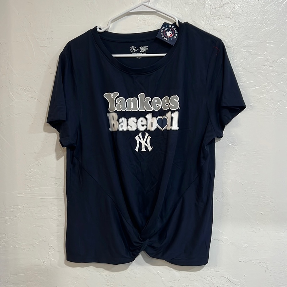 MLB Yankee shirt size XL NWT